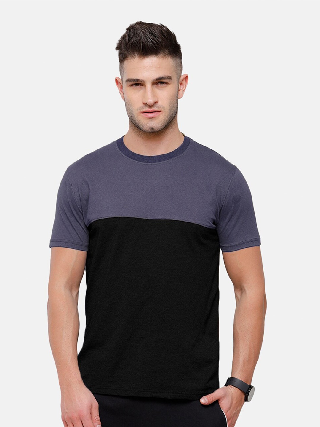 

MADSTO Men Blue & Black Colourblocked Slim Fit Running Pure Cotton T-shirt