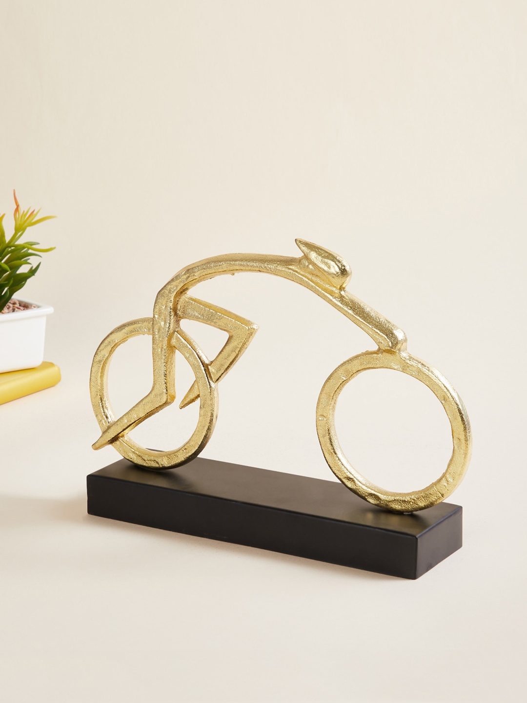 

Home Centre Gold Solid Metal Cycling Figurine