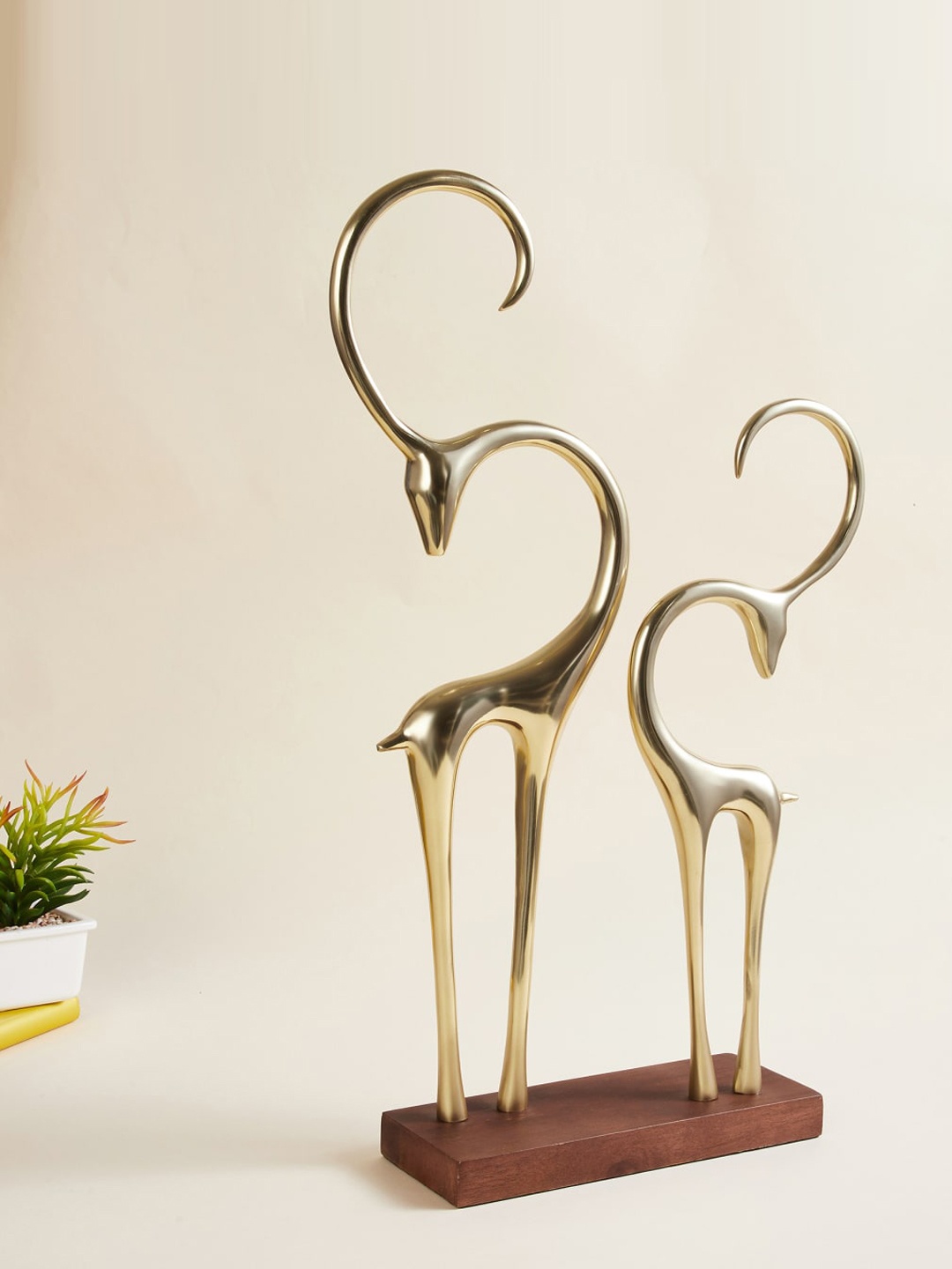 

Home Centre Gold-Toned Solid Single Horn Decorative Showpiece