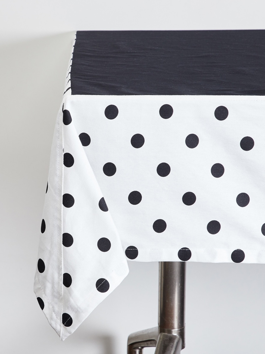 

Home Centre Black & White Printed Cotton Table Cloth