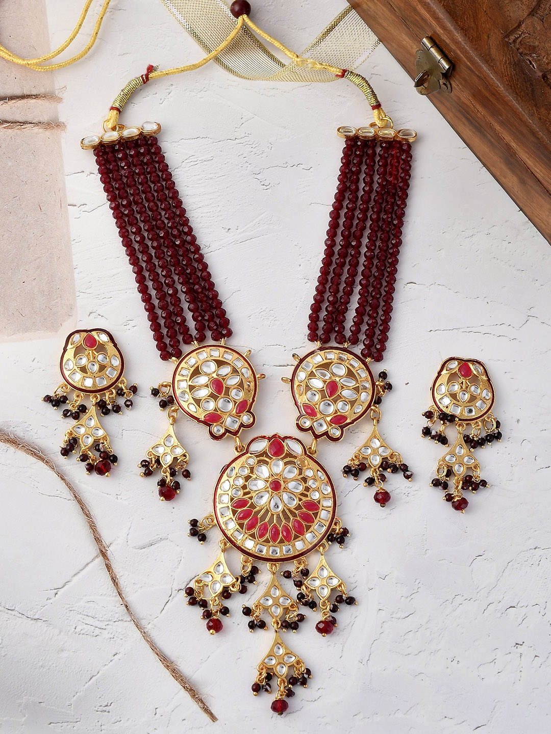 

Silvermerc Designs Red & Gold-Toned & Plated Kundan Stone & Beaded Jewellery Set