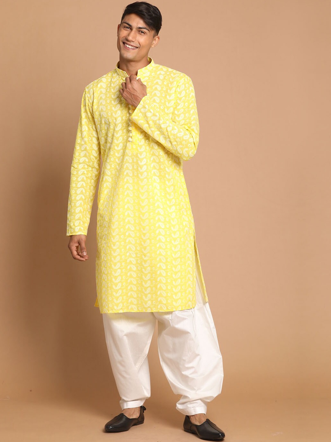 

VASTRAMAY Men Yellow Ethnic Motifs Embroidered Chikankari Pure Cotton Kurta with Patiala