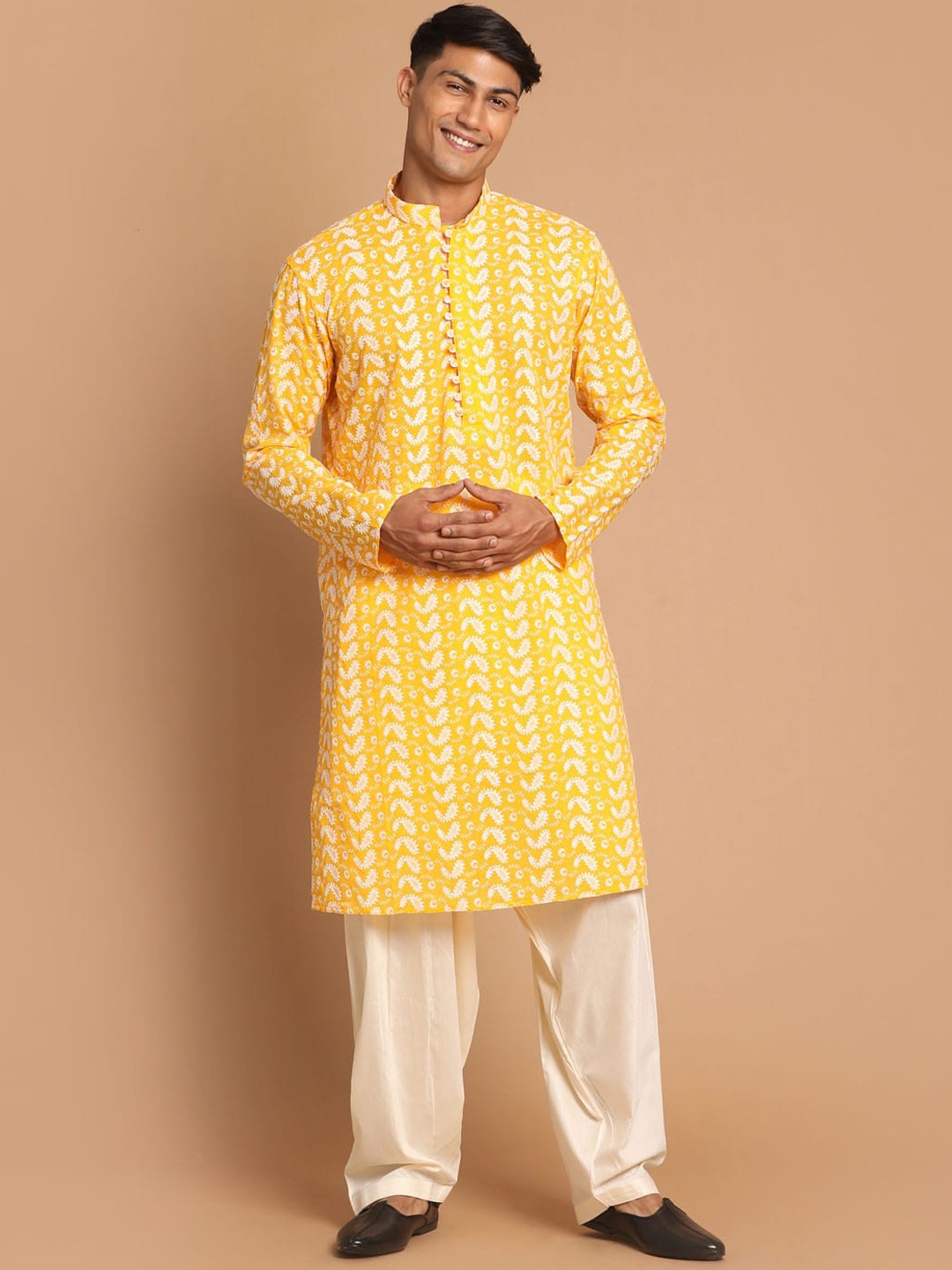 

VASTRAMAY Men Orange & White Embroidered Chikankari Pure Cotton Kurta with Patiala