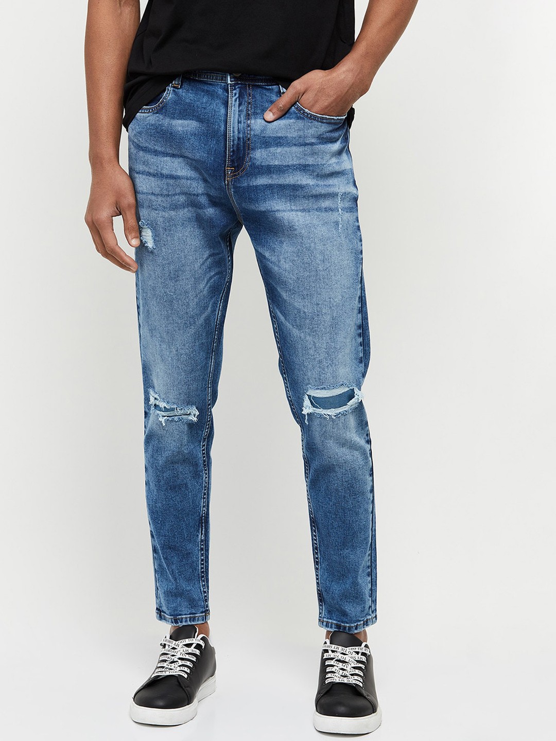 

max Men Blue Mildly Distressed Heavy Fade Jeans