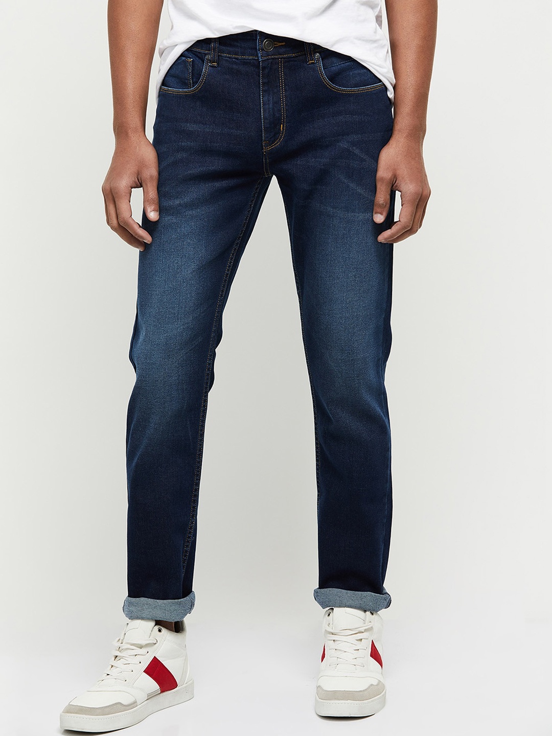 

max Men Blue Light Fade Jeans