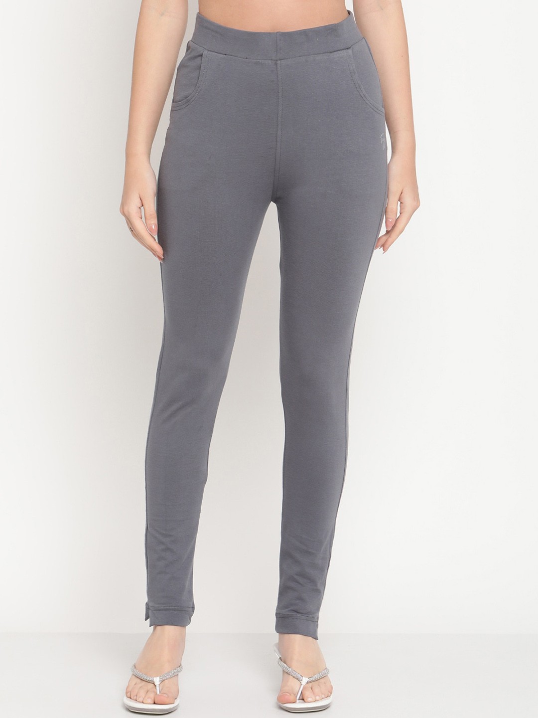 

TAG 7 Women Grey Solid Kurti Pant