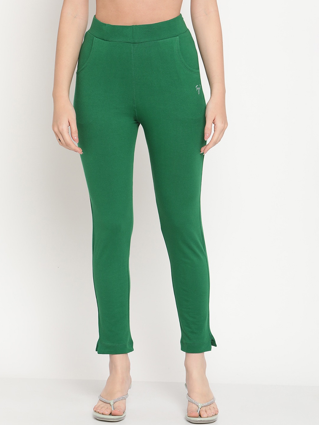 

TAG 7 Women Green Solid Cropped-Length Leggings