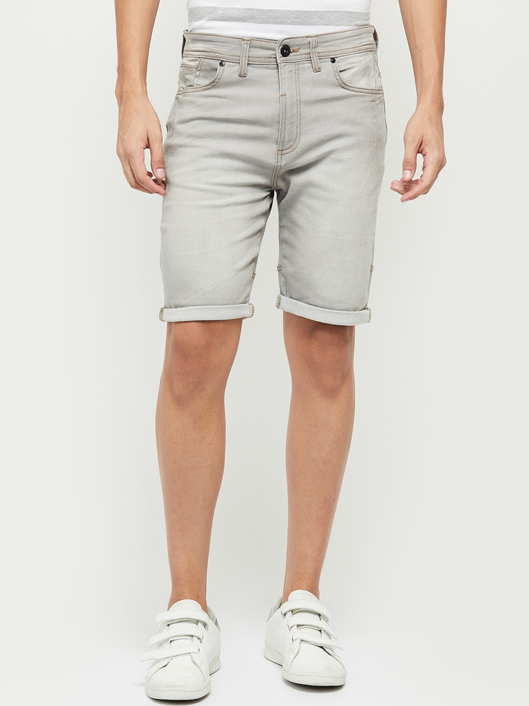 

max Men Grey Denim Shorts