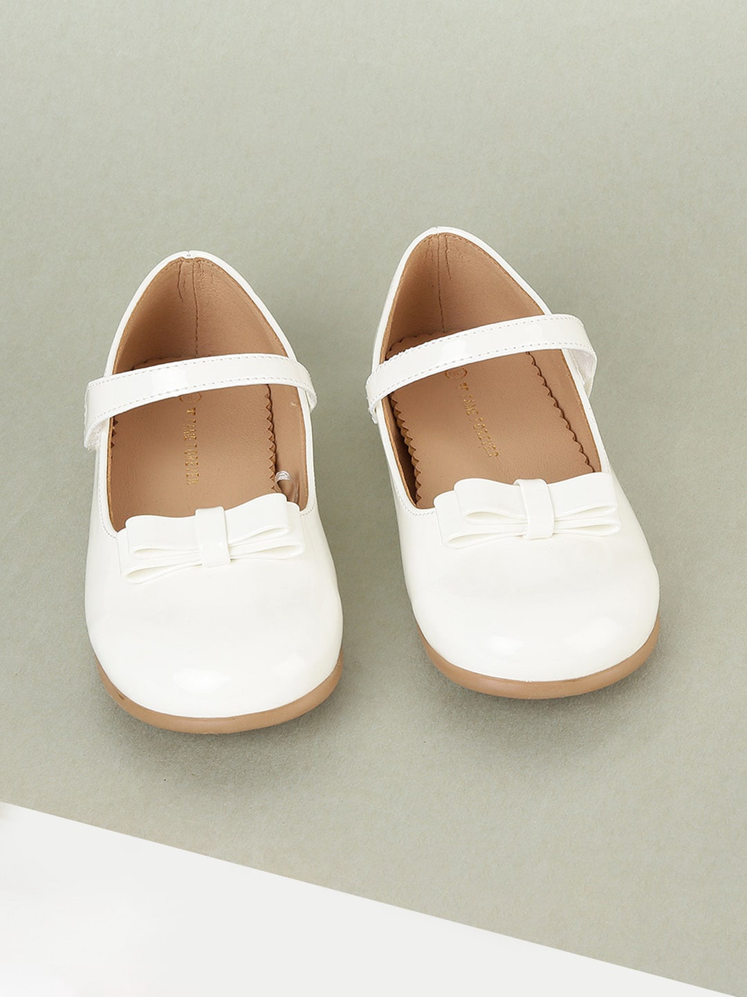 

Fame Forever by Lifestyle Girls White PU Slip-On Sneakers