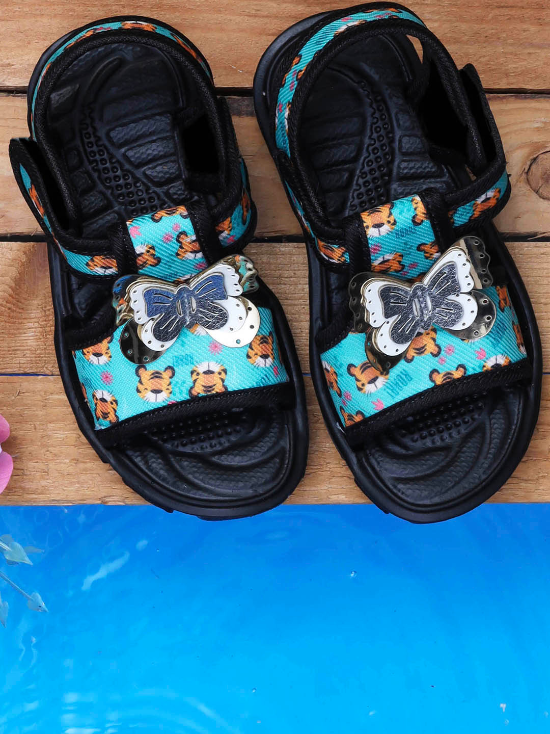 

DChica Girls Sea Green Printed Open Toe Flats