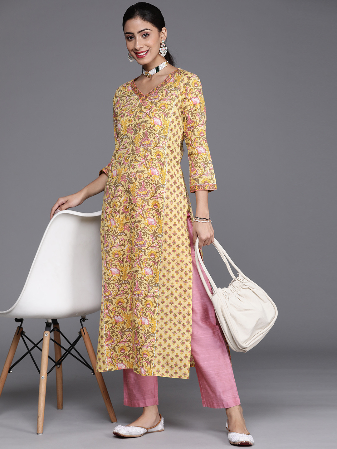 

Varanga Women Yellow & Pink Ethnic Motifs Printed Floral Kurta
