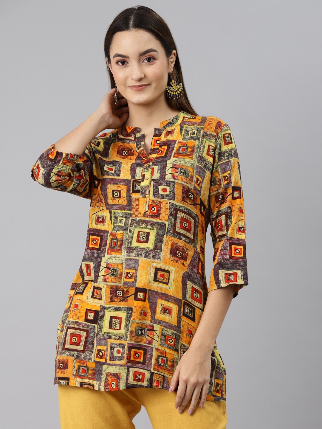 MALHAAR Yellow & Black Geometric Printed Kurti