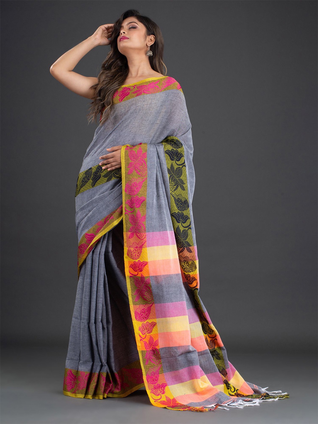 

Arhi Women Grey Woven Design Pure Cotton Saree