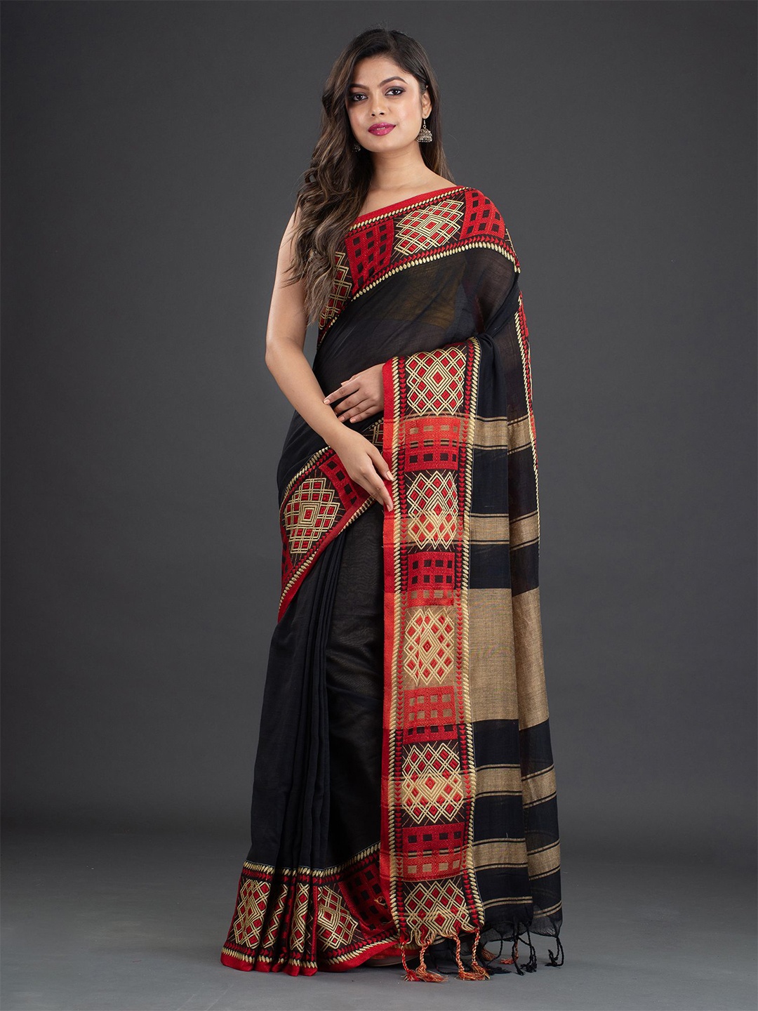 

Arhi Women Black Solid Pure Cotton Sarees