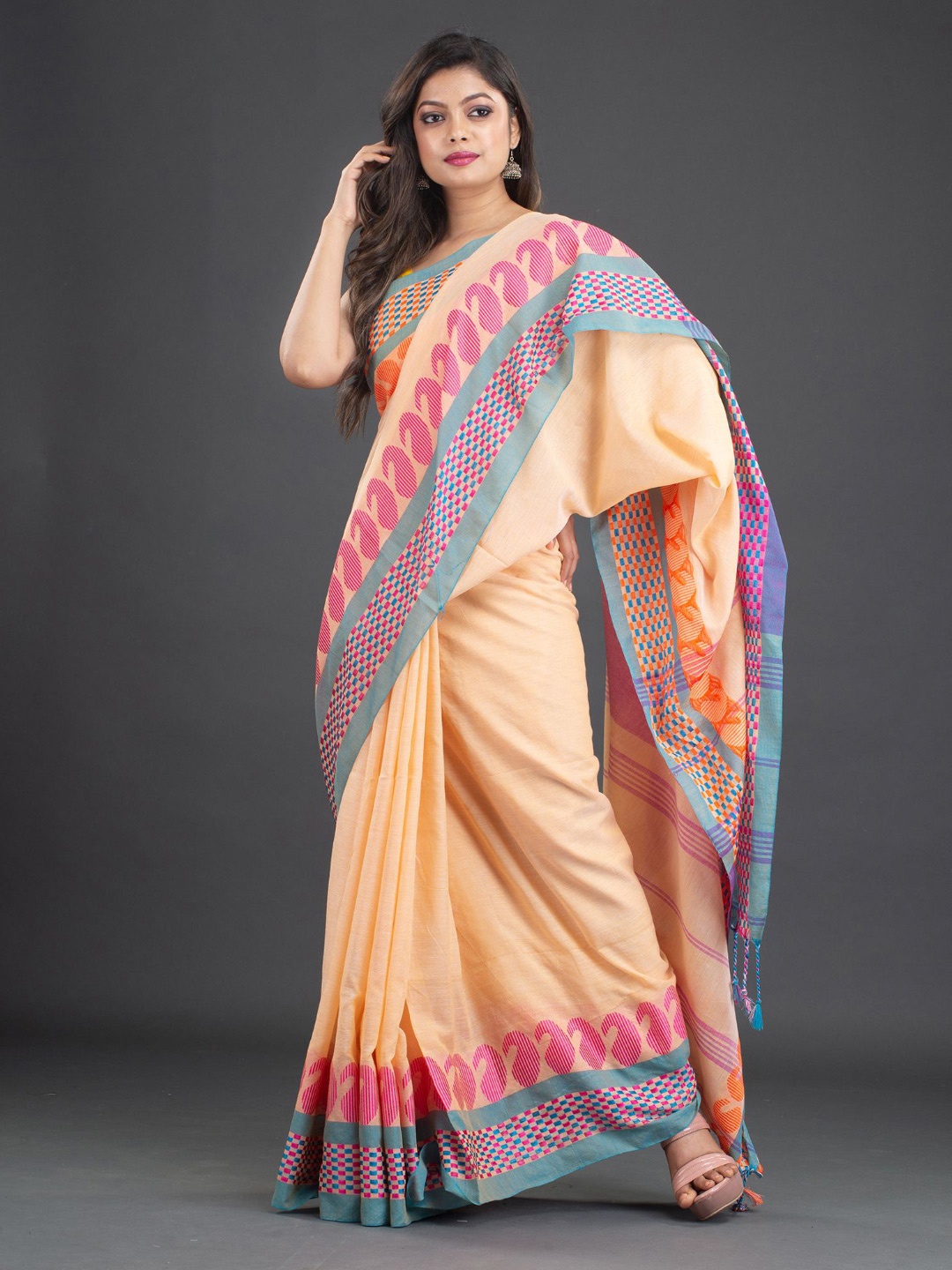 

Arhi Cream-Coloured & Blue Pure Cotton Saree