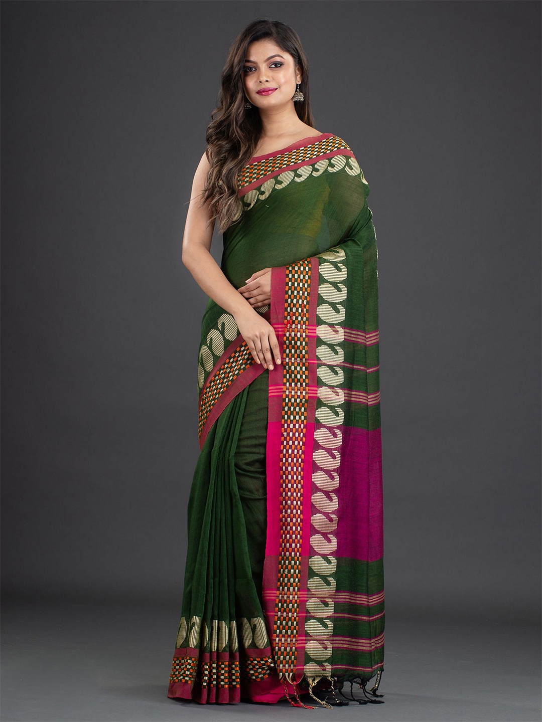 

Arhi Green & Pink Solid Handwoven Pure Cotton Saree