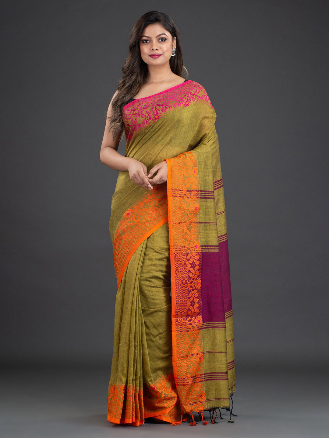

Arhi Mustard Green Solid Pure Cotton Saree