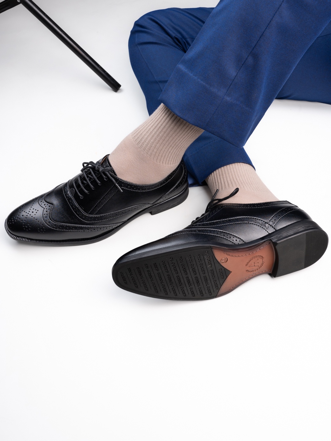 

Alberto Torresi Men Black Solid Formal Brogues