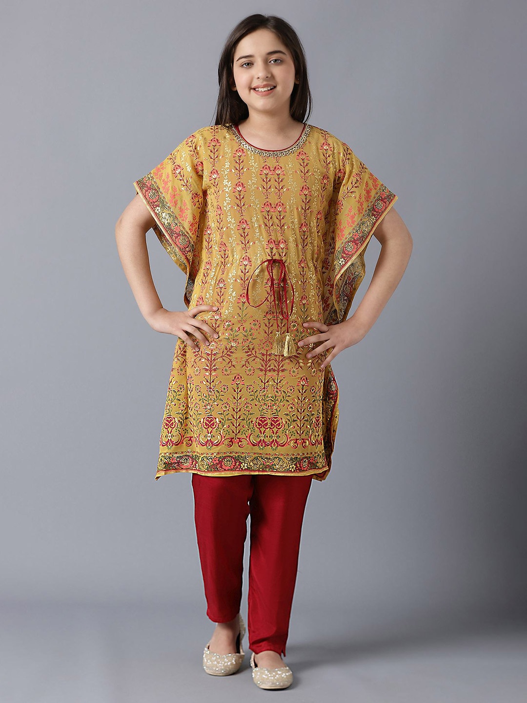 

AURELIA Girls Yellow Ethnic Motifs Printed Kurta with Trousers