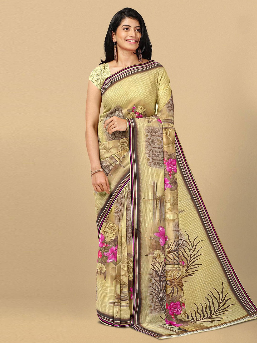 

Kalamandir Women Beige Floral Print Georgette Saree