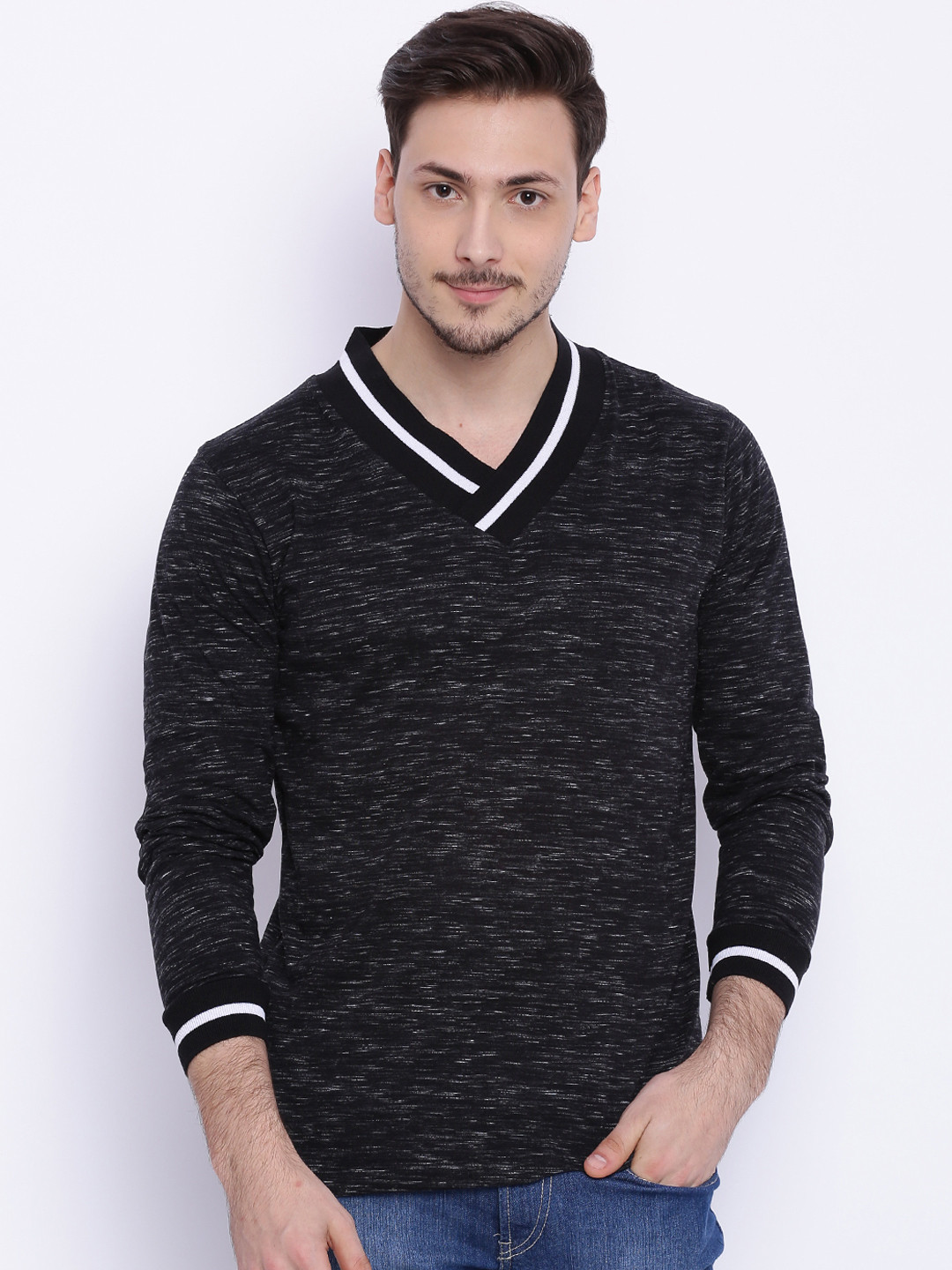

Campus Sutra Men Charcoal Grey V-Neck T-shirt
