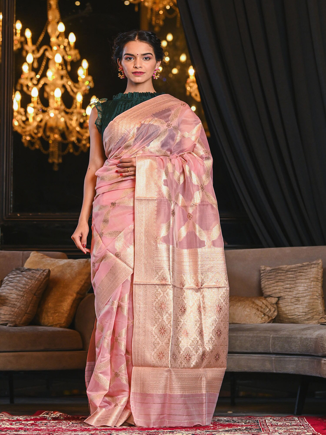 

BEATITUDE Pink & Gold-Toned Woven Design Zari Silk Blend Saree