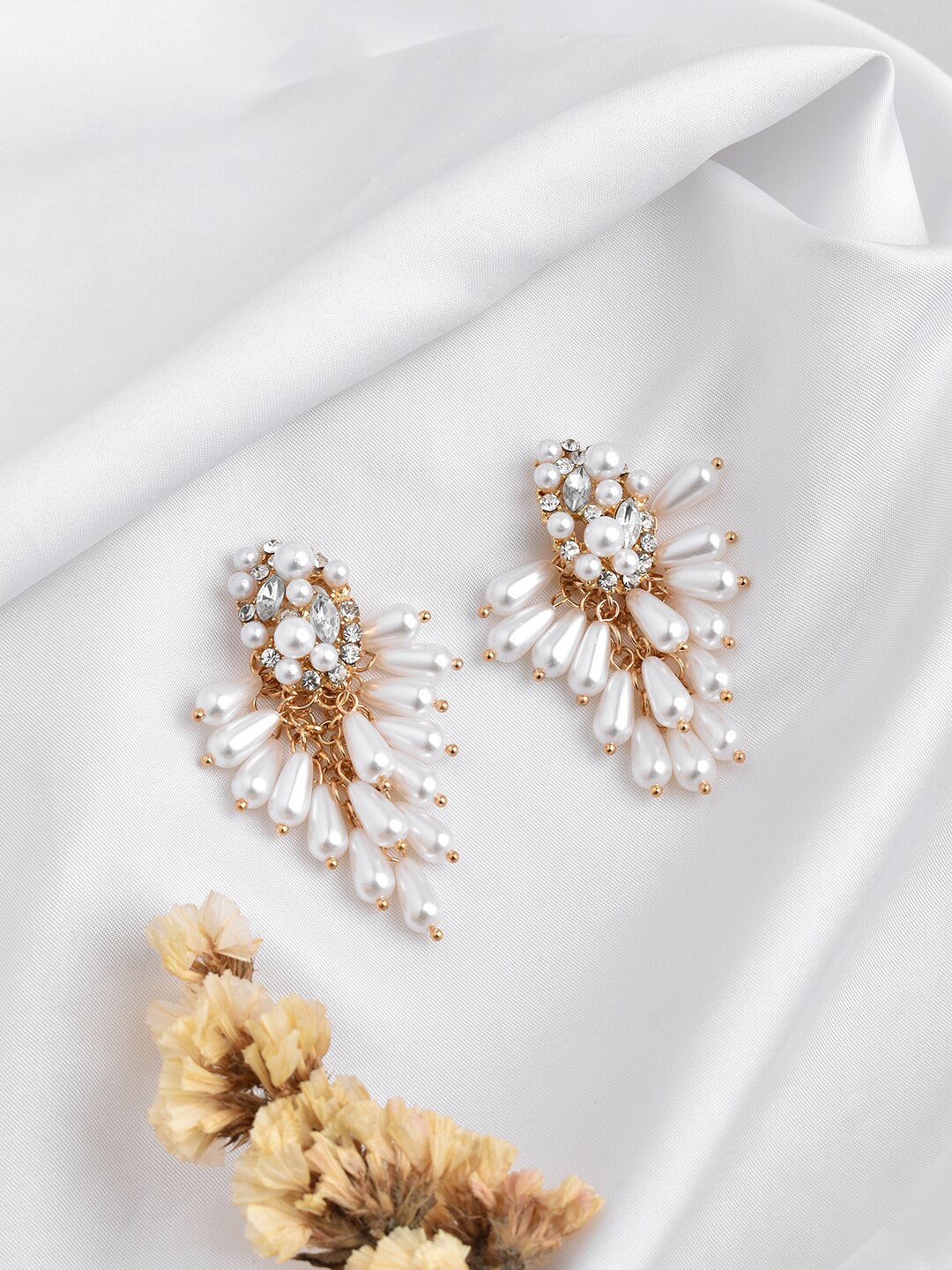 

JOKER & WITCH White Contemporary Cluster Drop Earrings