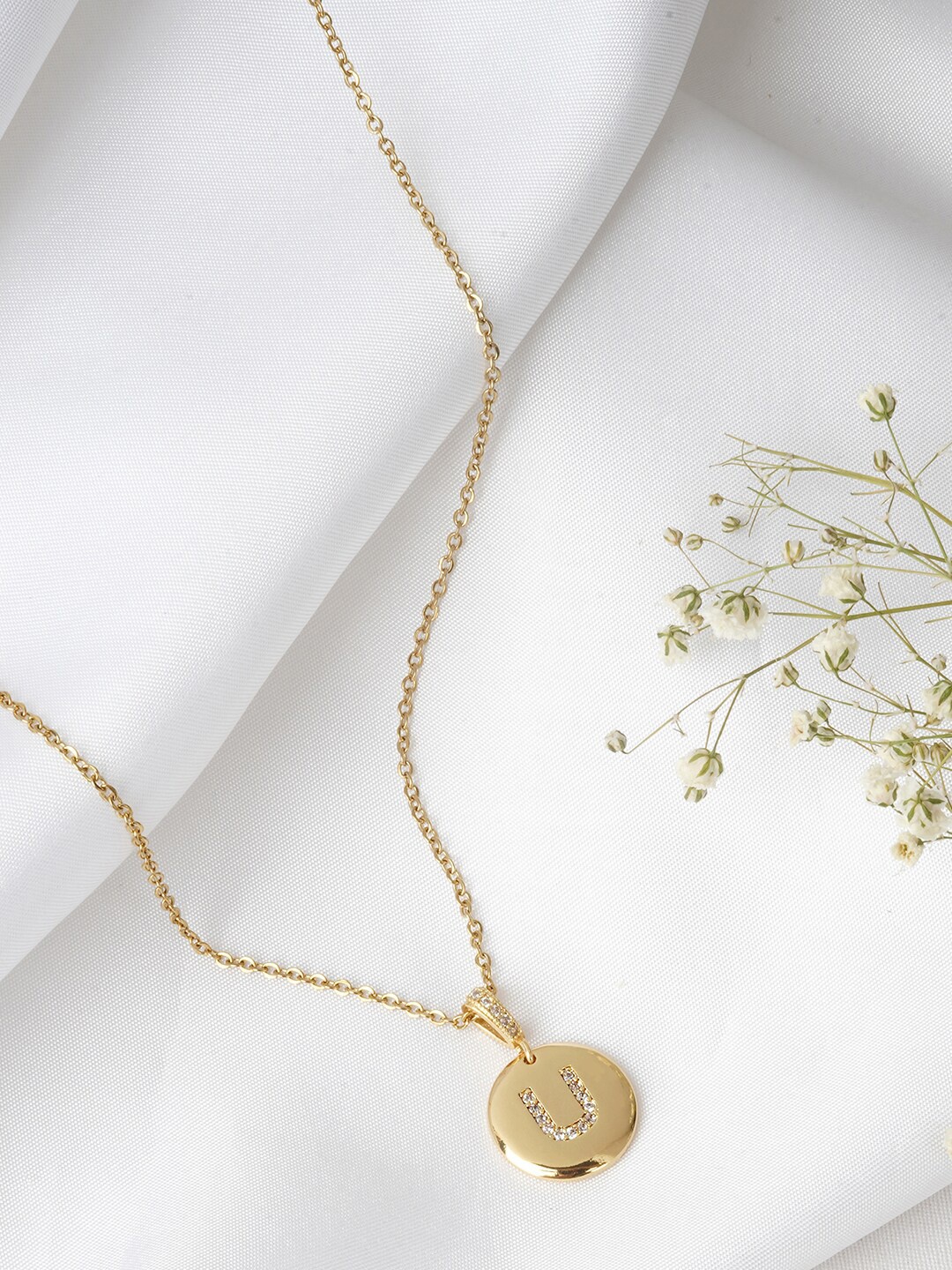 

JOKER & WITCH Gold-Plated & White Alphabet U Necklace