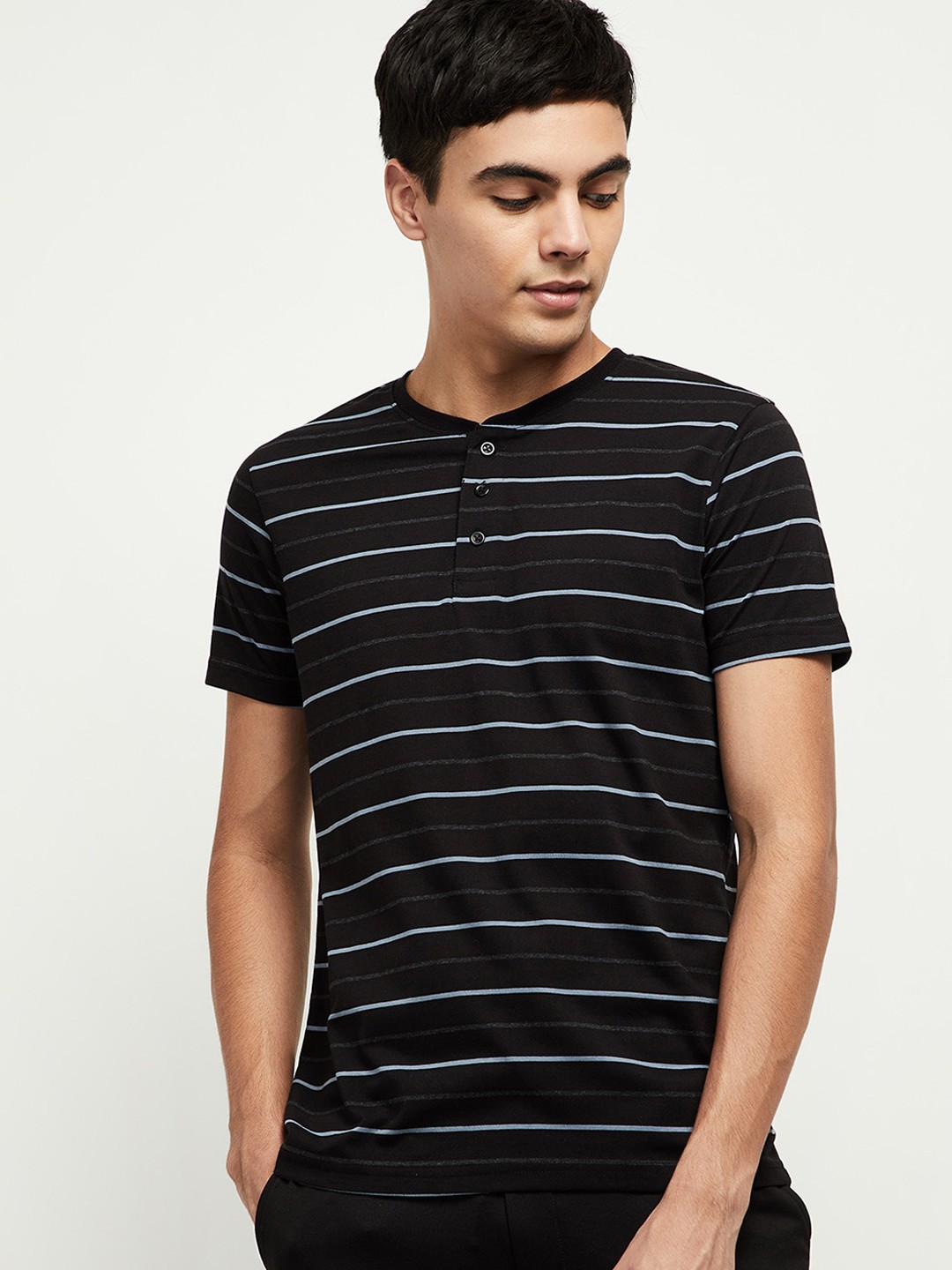 

max Men Black & White Striped Lounge T-Shirt