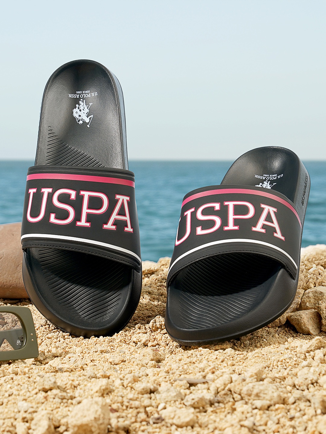 

U.S. Polo Assn. Men Black & Pink Printed Sliders