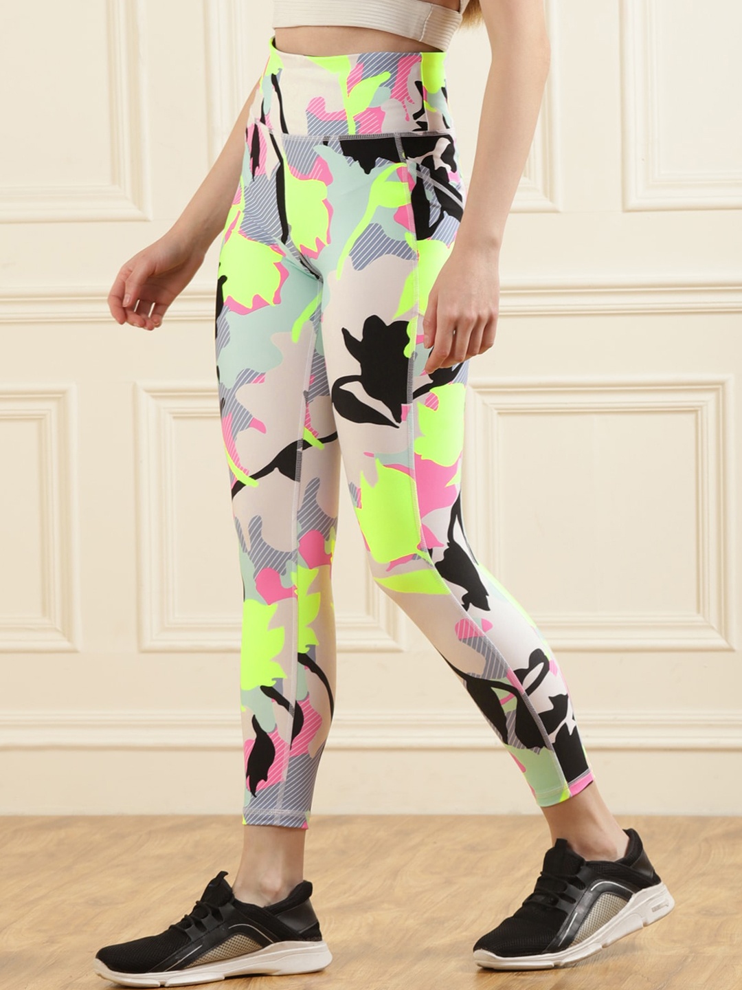 

DKNY Women Fluorescent Green & Black Printed Cotton High Rise Leggings