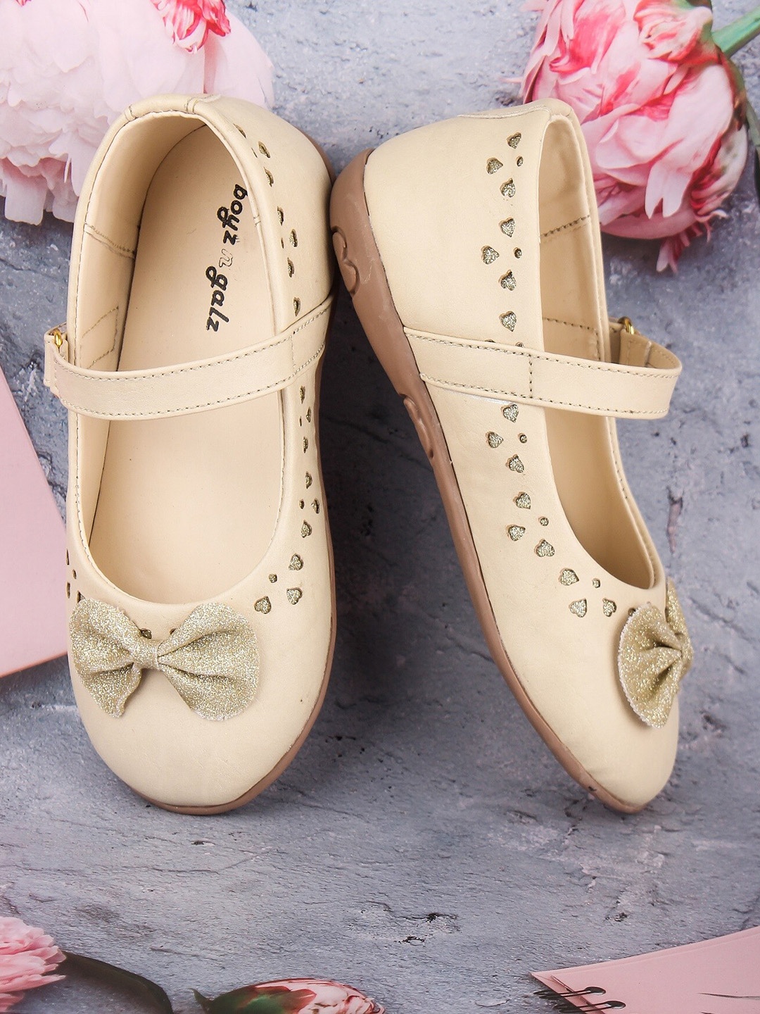 

BOYZ N GALZ Girls Cream-Coloured Printed Ballerinas with Bows Flats