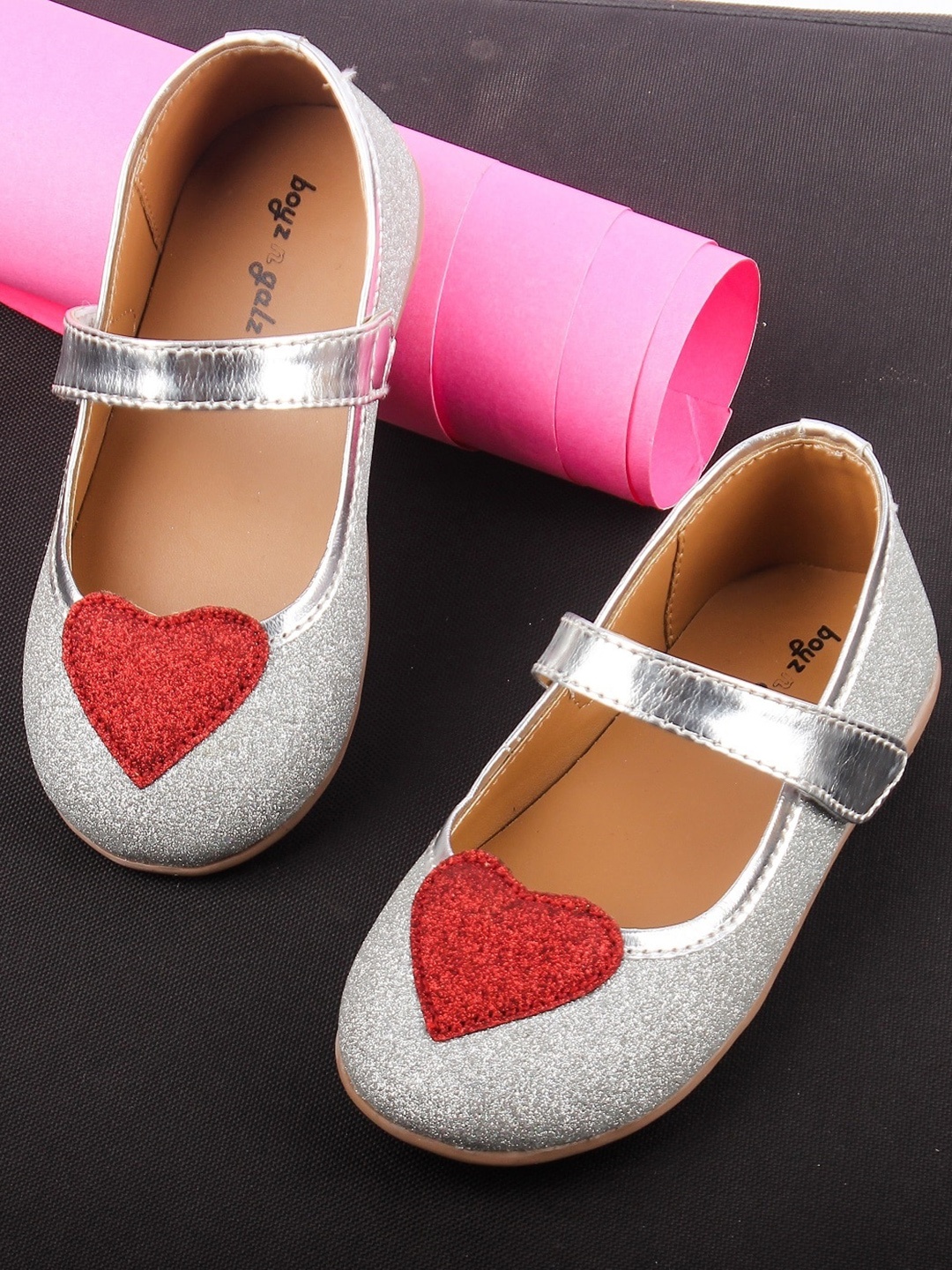 

BOYZ N GALZ Girls Silver-Toned Textured Ballerinas Flats