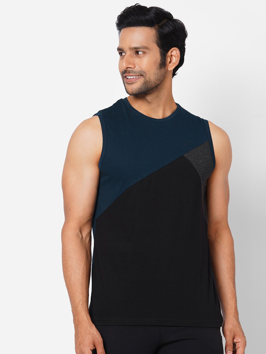 

Sweet Dreams Men Navy Blue & Black Colourblocked T-shirt