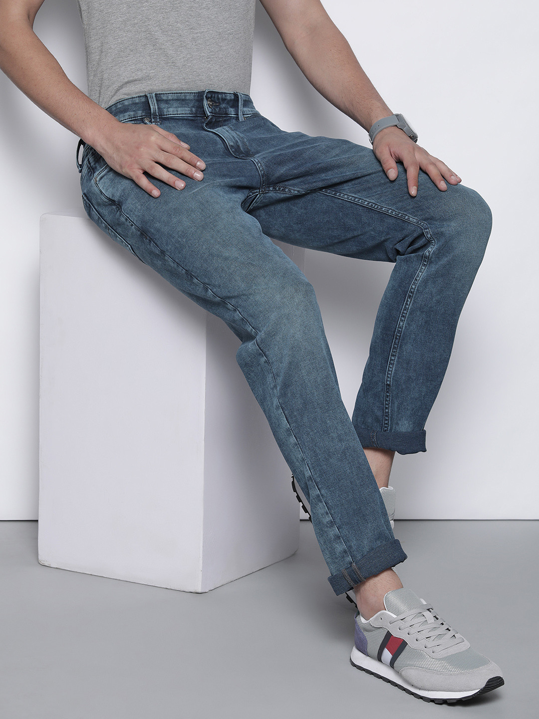 

Nautica Men Blue Slim Fit Mid-Rise Light Fade Stretchable Jeans