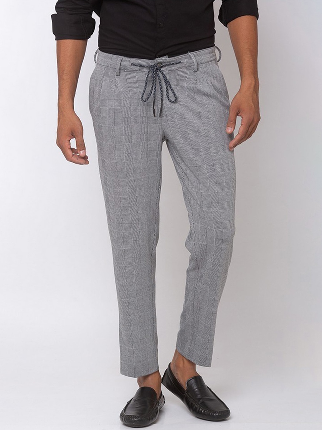 

SPYKAR Men Black Checked Smart Slim Fit Pleated Trousers