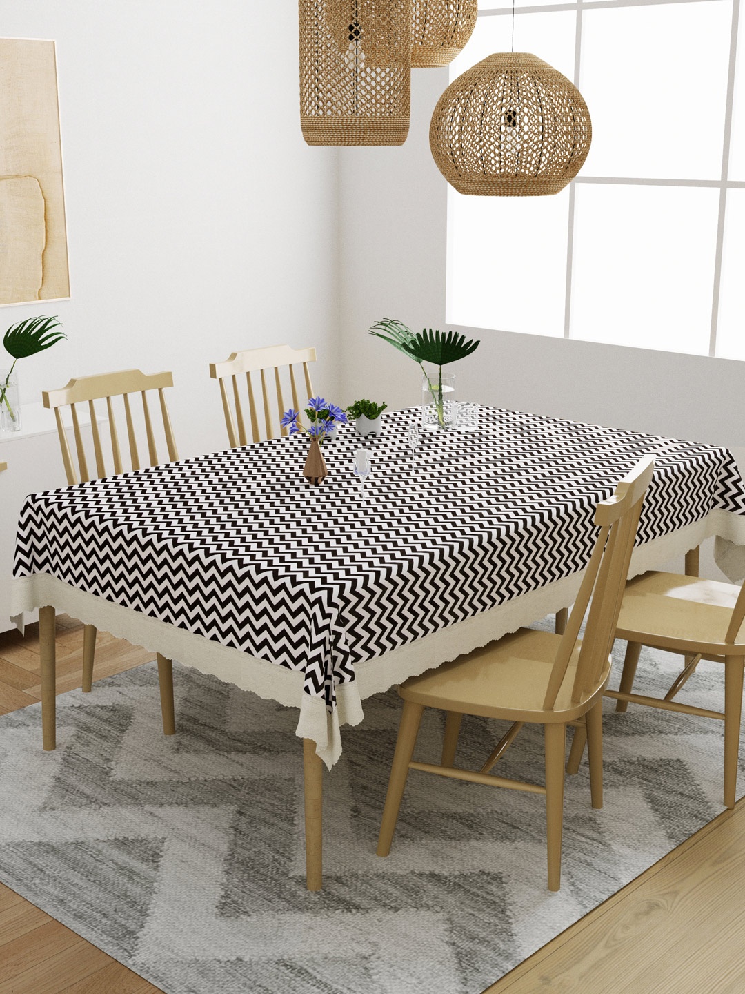 

DREAM WEAVERZ Black Zigzag Printed 4-Seater Table Covers