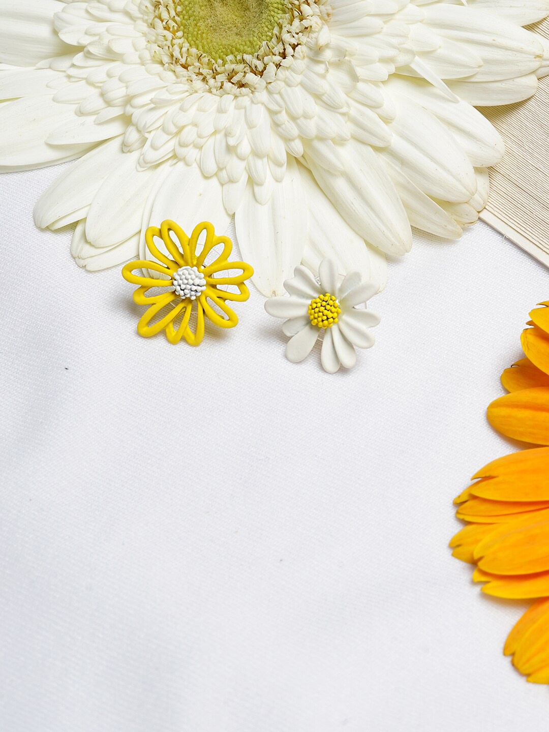 

BEWITCHED Pack Of 2 White & Yellow Floral Studs Earrings