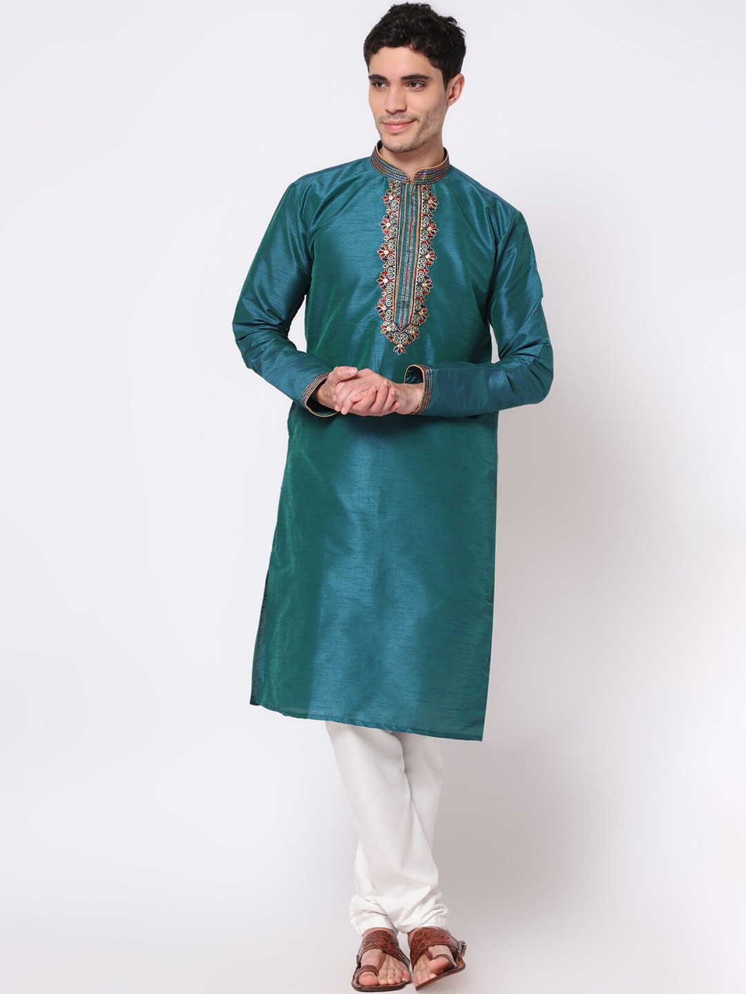 

GoStyle Men Teal Floral Embroidered Thread Work Pure Cotton Kurta Set