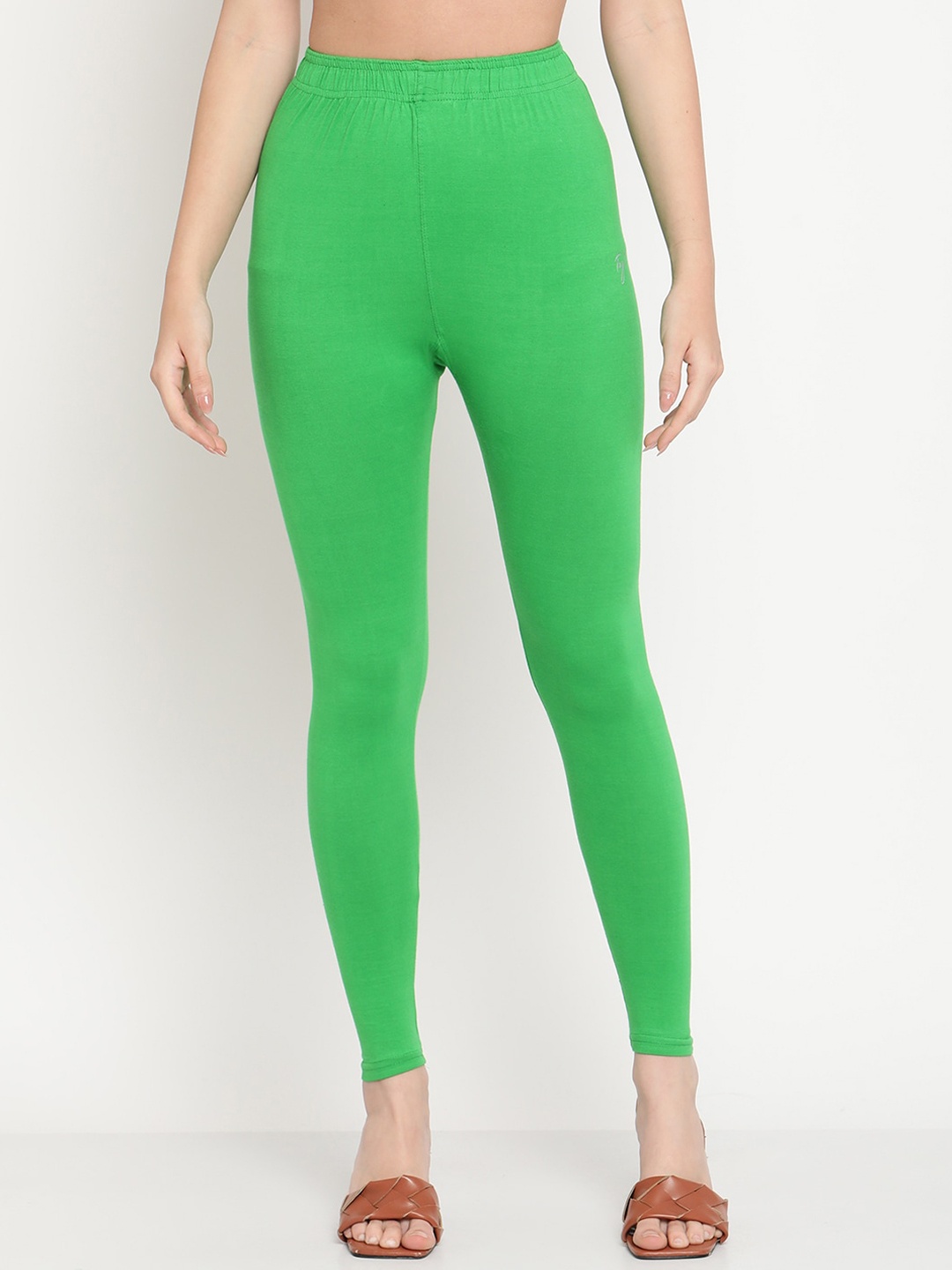 

TAG 7 Women Green Solid Ankle-Length Leggings