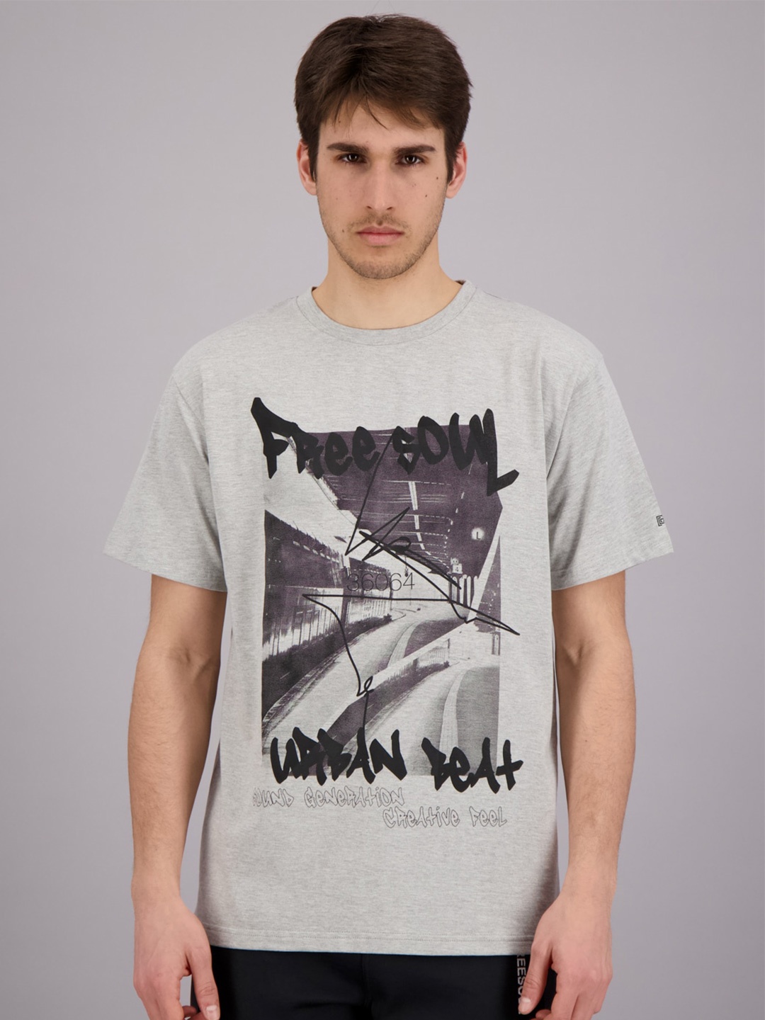 

FREESOUL Men Grey Melange Graphic Printed T-shirt