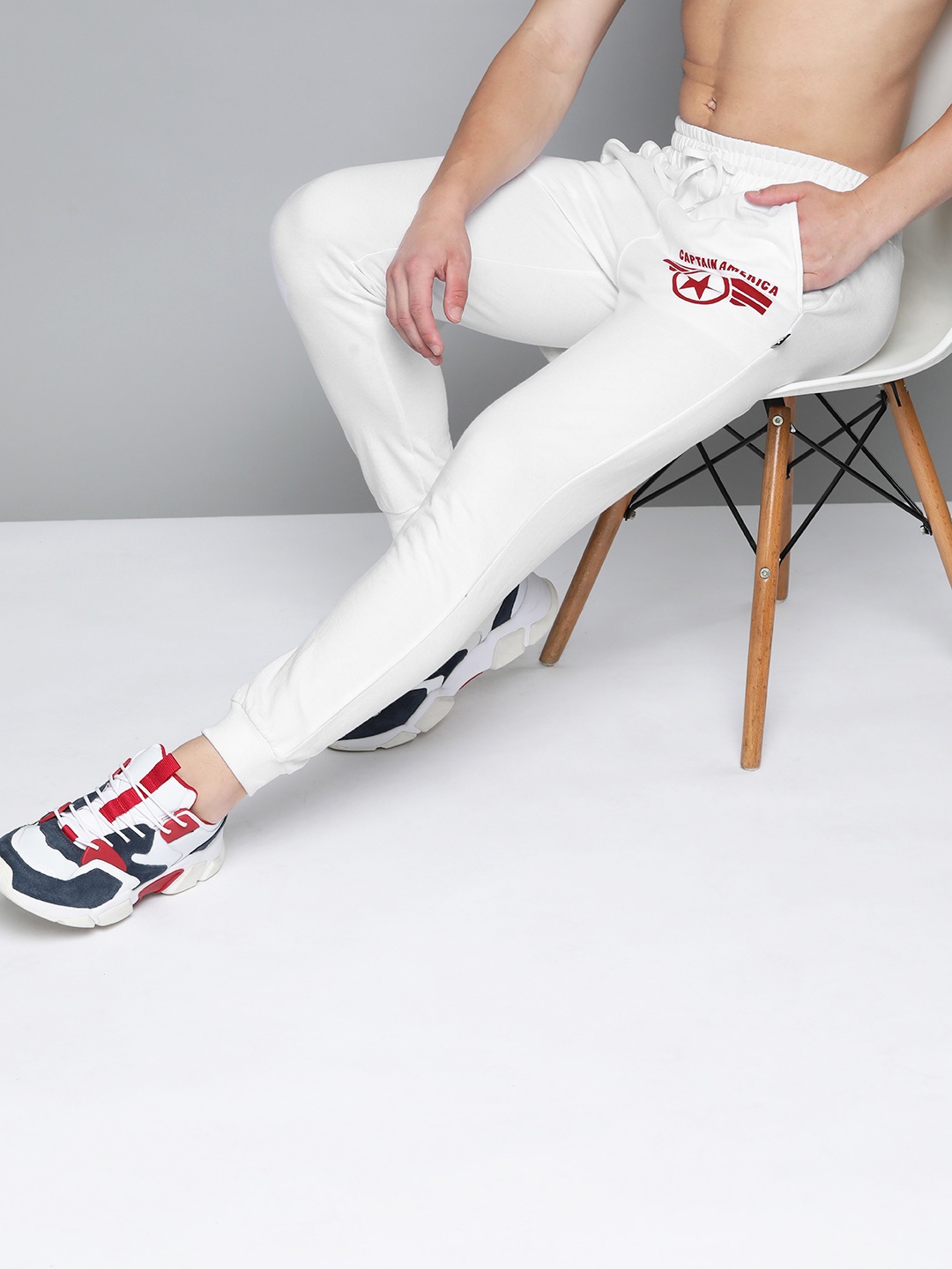 

Kook N Keech Men White Captain America Logo Detail Joggers
