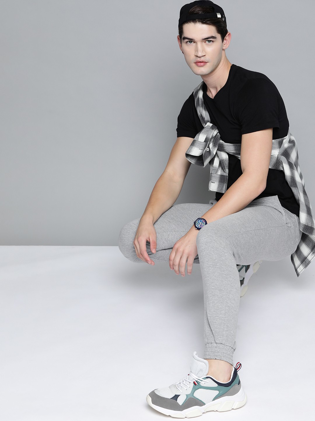 

Kook N Keech Men Grey Melange Slim Fit Solid Joggers