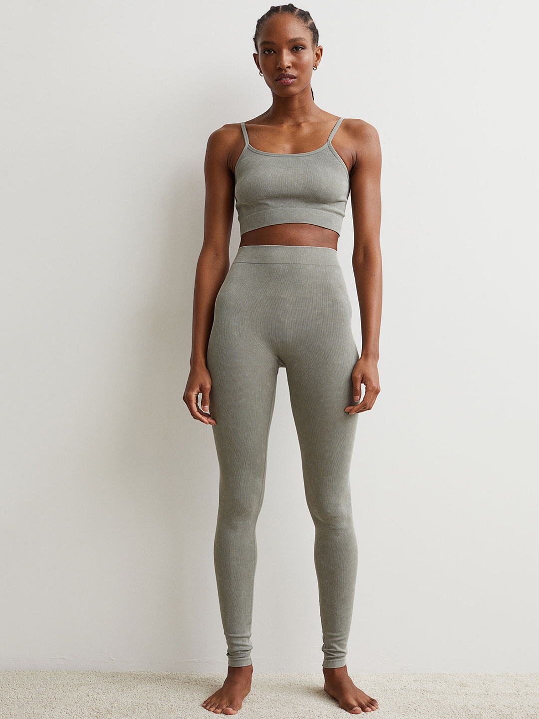 

H&M Women Grey Seamless Ribbed Leggings