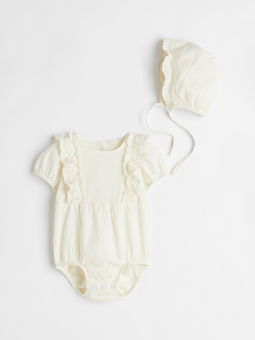 

H&M Girls White 2-piece Cotton Bodysuit & Cap