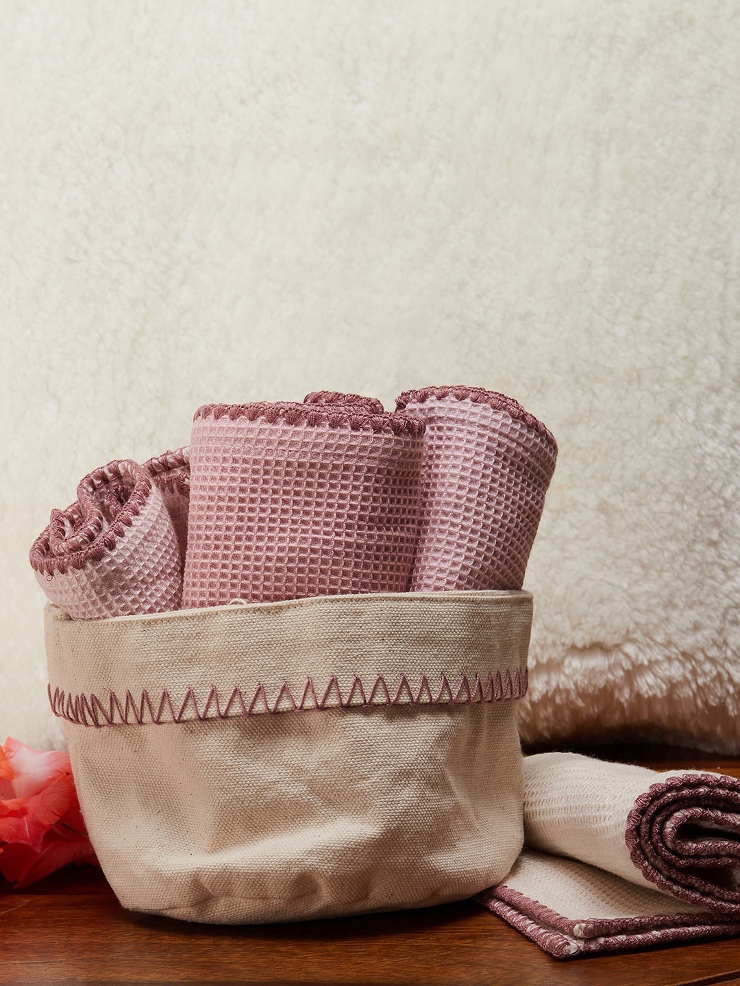 

The Wishing Chair Set of 4 Pink Solid 350 GSM Cotton Face Towels