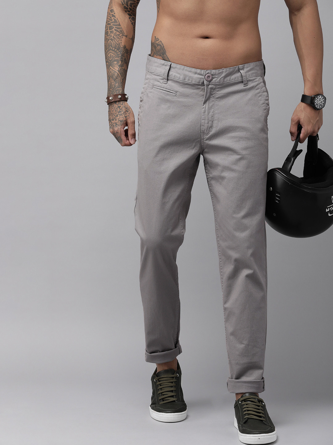 

Roadster Men Grey Solid Regular Fit Low-Rise Plain Woven Flat-Front Trousers