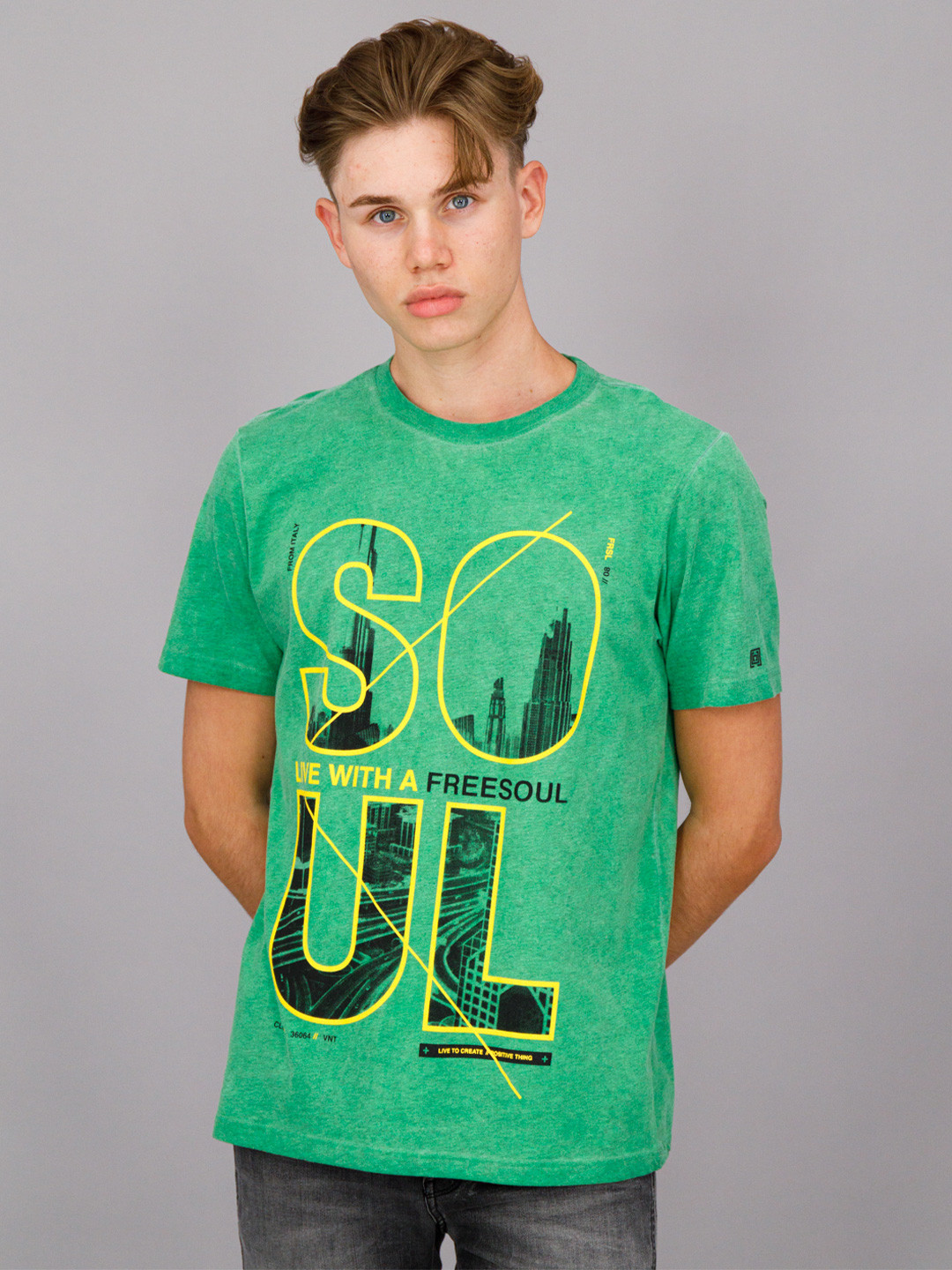

FREESOUL Men Green & Yellow Brand Logo Printed Pure Cotton T-shirt