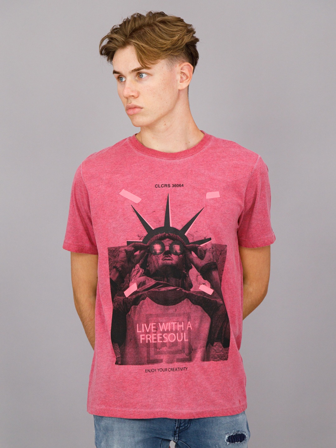 

FREESOUL Men Pink & Black Printed Pure Cotton T-shirt