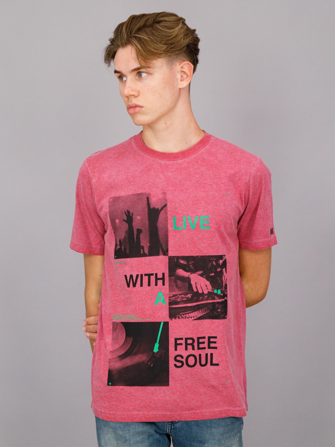 

FREESOUL Men Pink & Black Printed Pure Cotton T-shirt